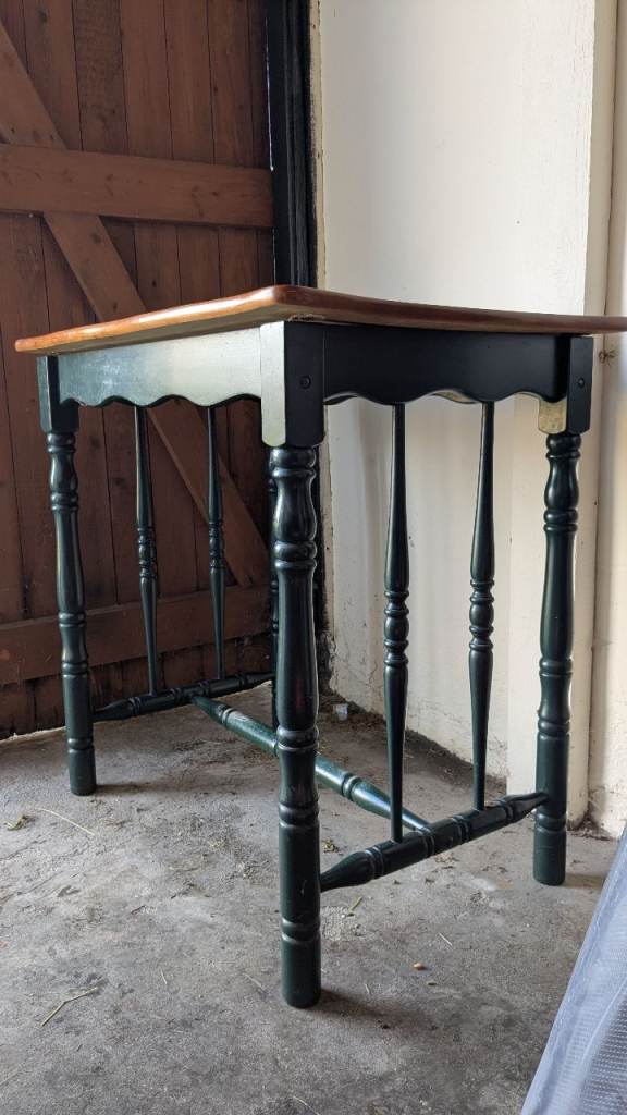 Bar table & 2 stools