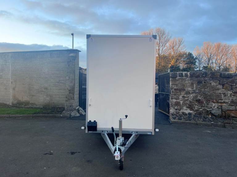 BRAND NEW TWIN AXLE CATERING TRAILER/ FOOD TRUCK/ BURGER VAN 2000KG