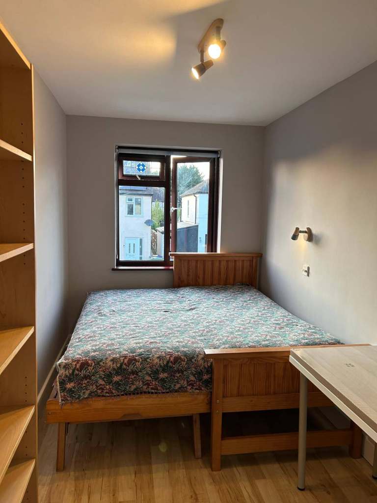 Lovely room fab house; long or short let; Incl bills cleaning gardening