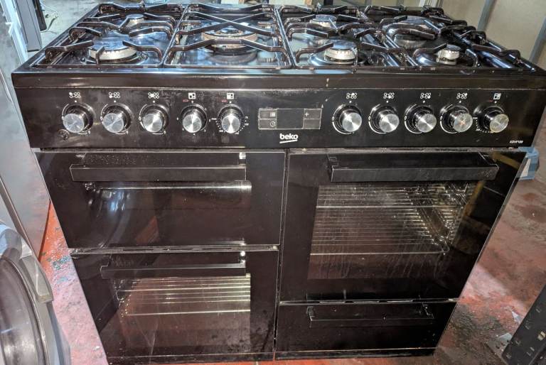 Free delivery Beko black range gas top electric ovens 100 cm wide excellent condition 