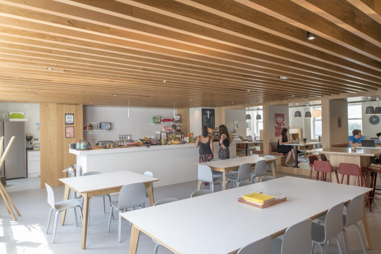 London - W1W 8HF \ Adaptable Office Space with a 15-Desk Layout