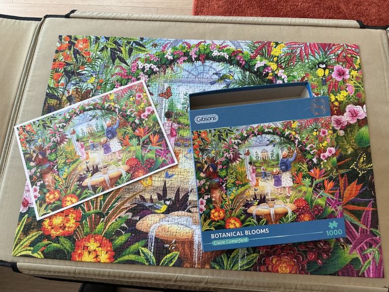 1000 piece Gibsons jigsaw puzzle. Botanical blooms