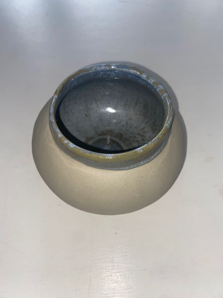 image for Handmade plant pot with non scratch padding , grey/ green 