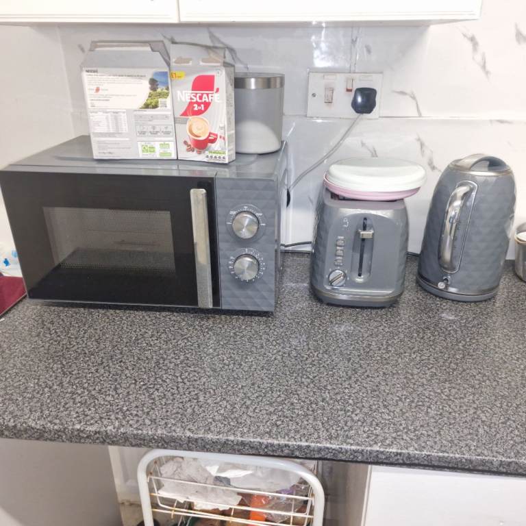 Microwave/kettle/toaster
