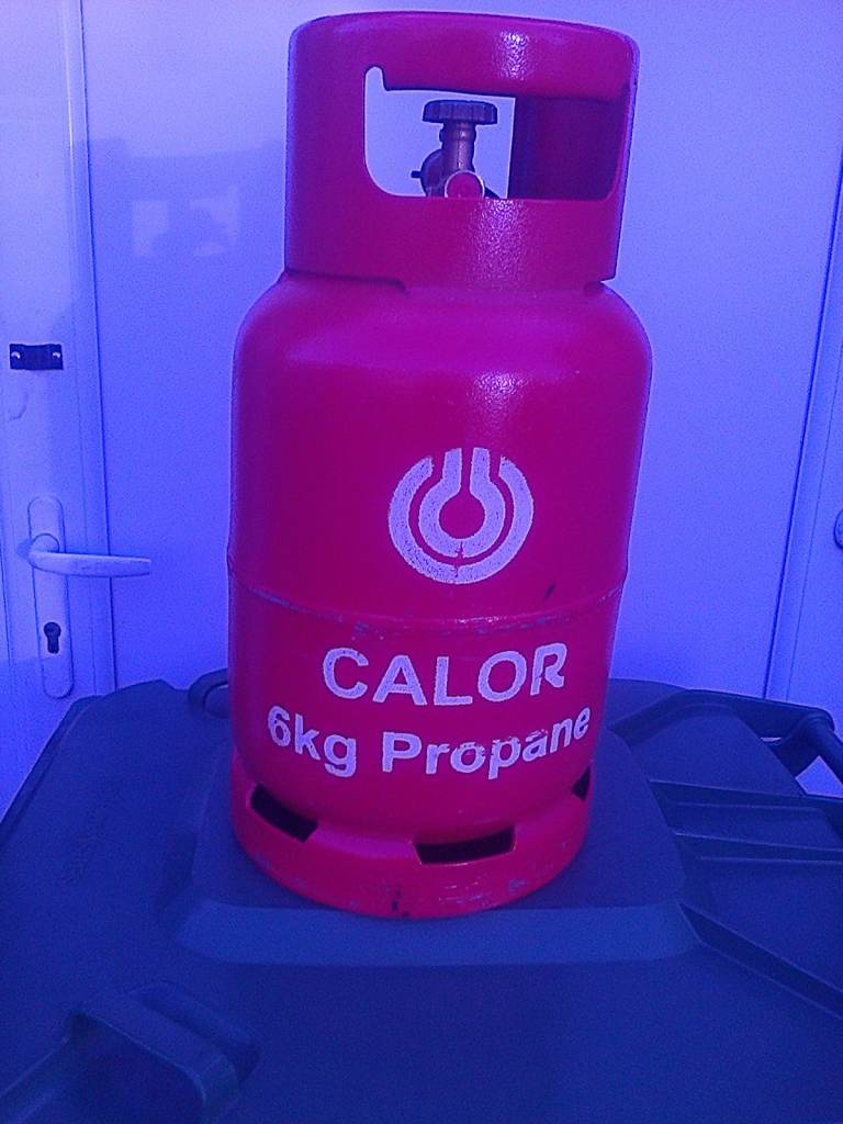 6kg CALOR propane bottle, FULL. To buy or exchange. Read details. NO OFFERS.