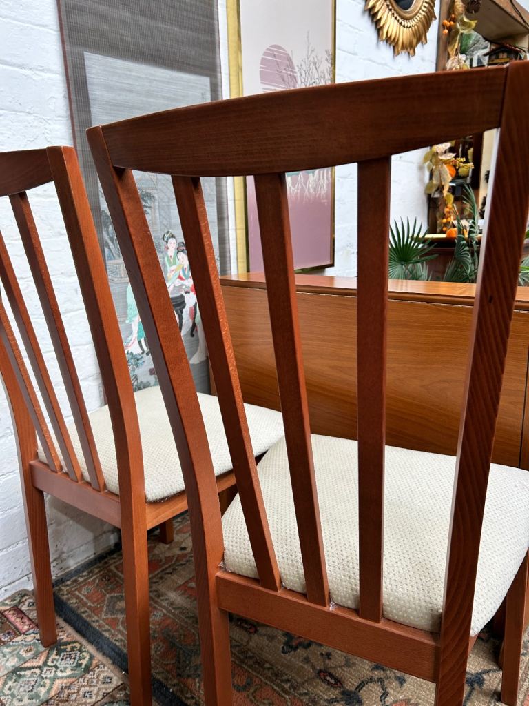 GPlan 6 Seater Folding Dining Table + 4 Dining Chairs 