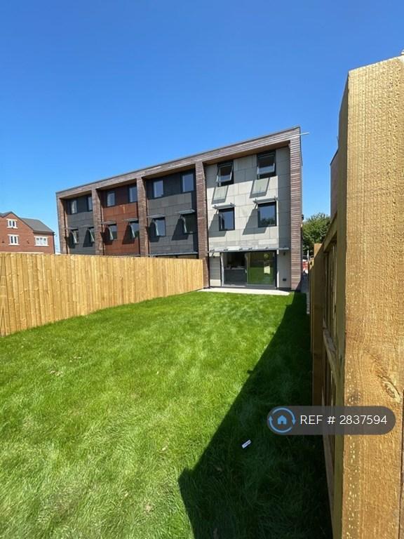 4 bedroom house in Spring Meadows, Leeds, BD11 (4 bed) (#2837594)