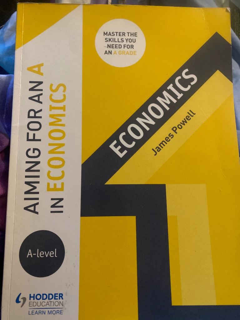 Aiming for an A in economics in A level revision book