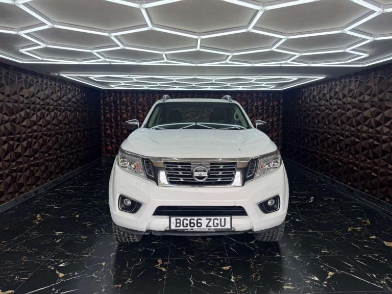 2016 Nissan Navara 2.3 Navara Tekna dCi 4WD 5dr SUV Diesel Manual