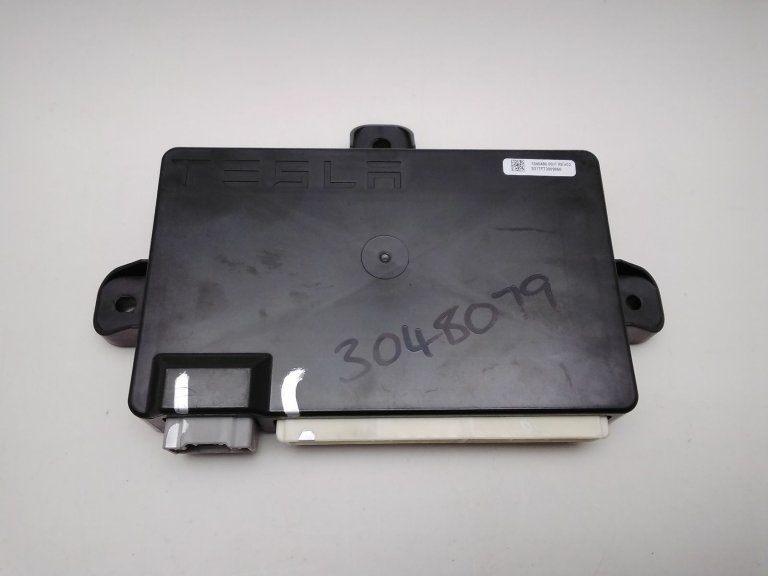 Tesla Model X Rear Door Controller Module 1045490-00-F (Tesla , Model-X : ) 201