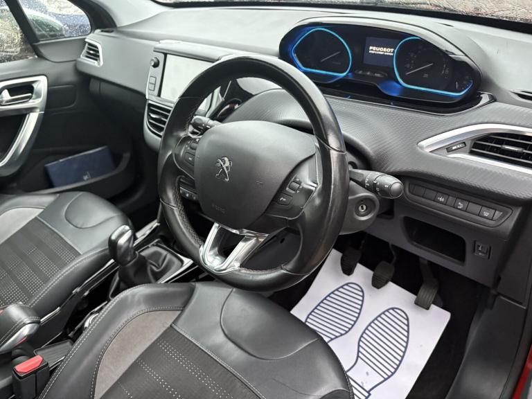 PEUGEOT 2008 1.2 PureTech Allure 2015