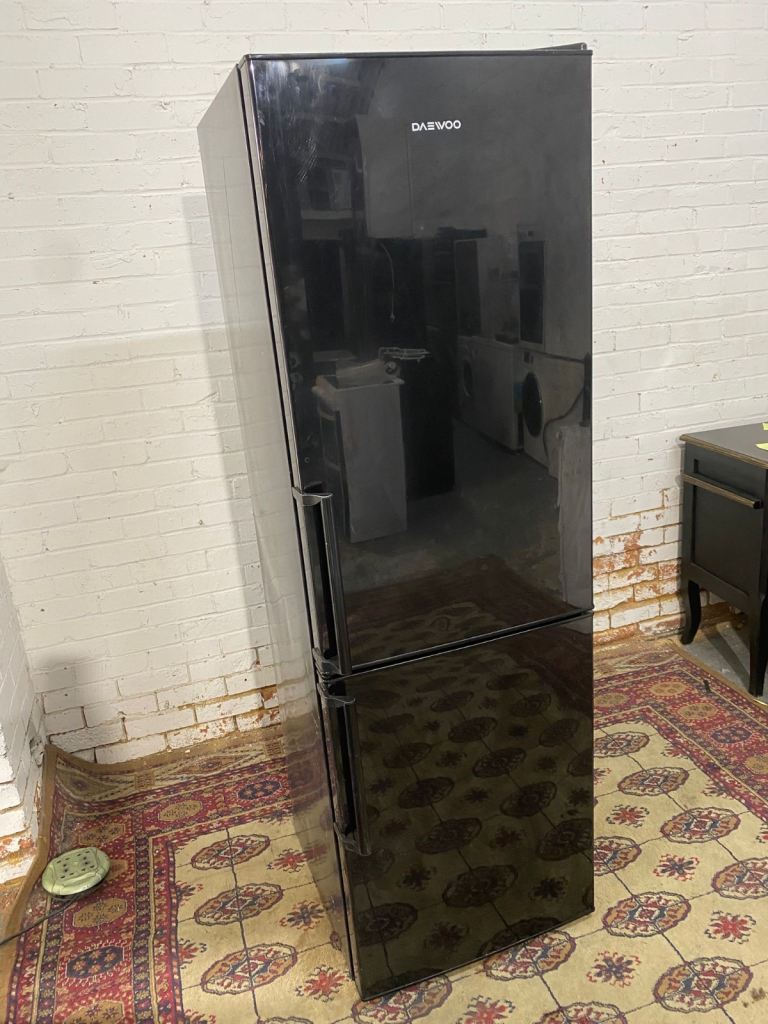 🚚Beautiful Daewoo Black Fridge Freezer