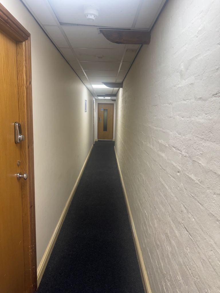 Spacious apartment living in city centre close to uni and shops and nightlife life.