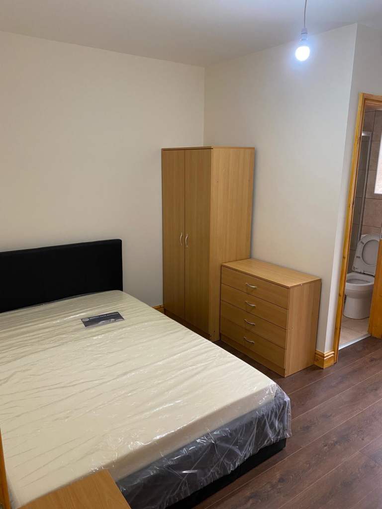 Studio to let all bills are included 