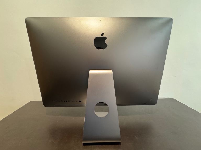 💻 iMac Pro 2017 27” Retina 5K – 8-Core Xeon W, Vega 56, 64GB RAM, 1TB SSD – Near Mint, Boxed ✨