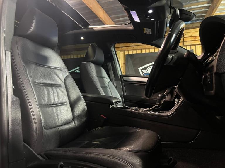 2017 Volkswagen Touareg 3.0 TDI V6 BlueMotion Tech R-Line Tiptronic 4WD Euro 6 (s/s) 5dr ESTATE D...