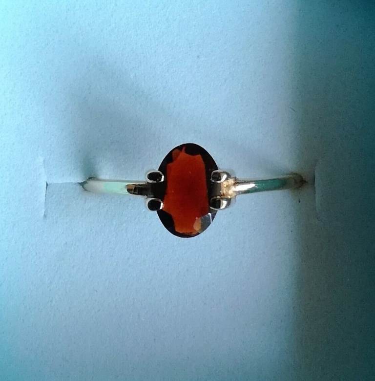 JEWELLERY Antique 9ct Gold Garnet Ring Wedding Band Red Oval Stone 4 Claw Basket Mount: 1.2g