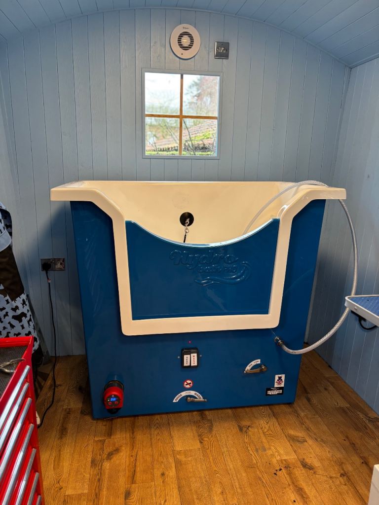 Dog grooming hydro bath 