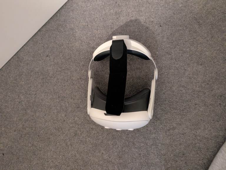 VR Headset White – Good Condition
