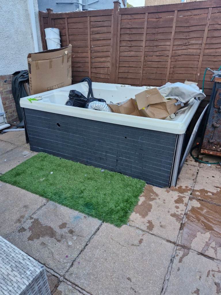 Hot Tub Hard Shell with Pipework – Free