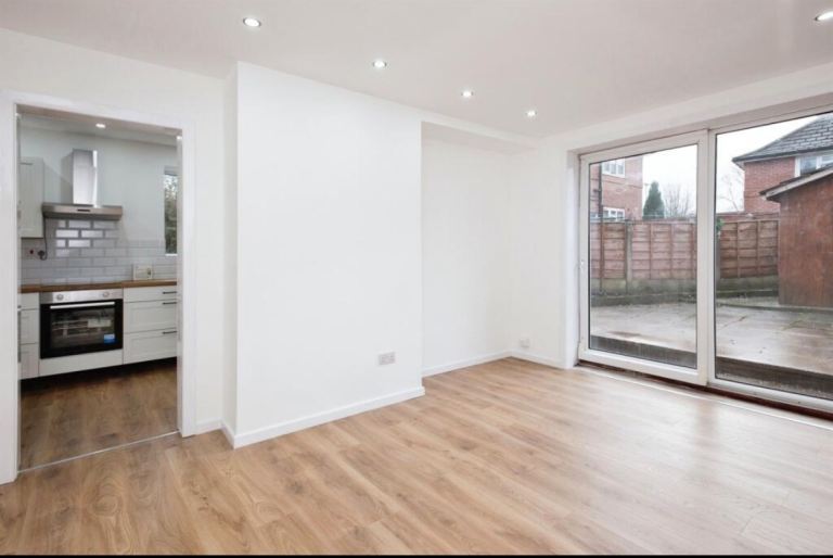 For rent 3 bedroom house in Clayton for £1400