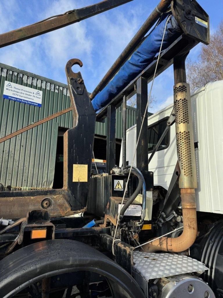 2009 SCANIA P380 8X4 HOOK LOADER