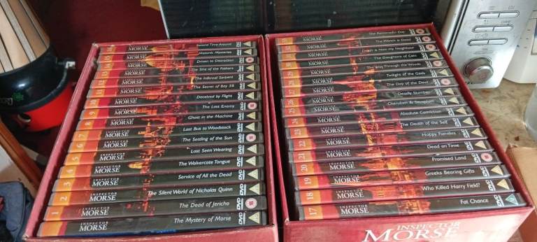 Complete set of inspector Morse dvd and books. 