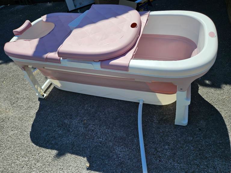 Foldable bathtub