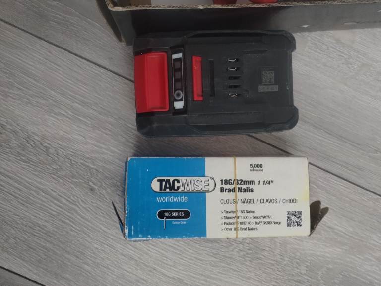Einhell Cordless Nail Gun with Battery and Nails – Good Condition