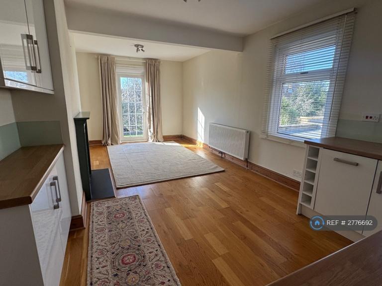 2 bedroom flat in Haliburton Road, Twickenham, TW1 (2 bed) (#2776692)