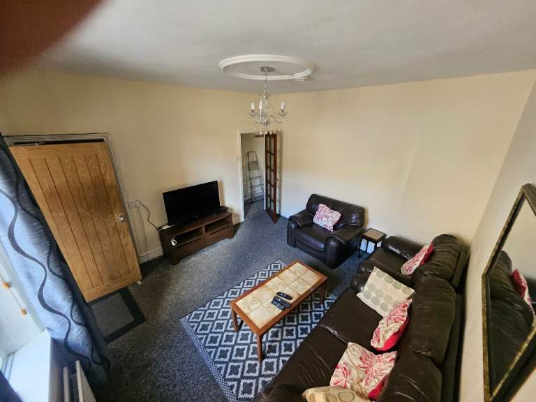 Single and Double Rooms All Bills Included NE2 4LT