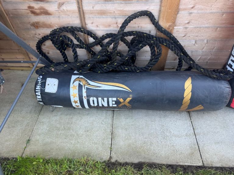 ONEX Punch Bag with Battle Rope – Good Condition