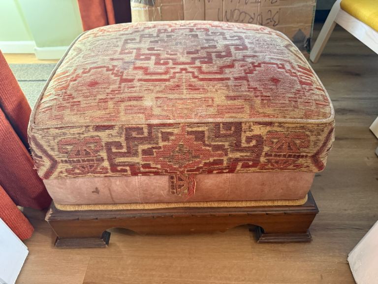 Beautiful Old Charm Wood Brothers Oak Lounge Poof