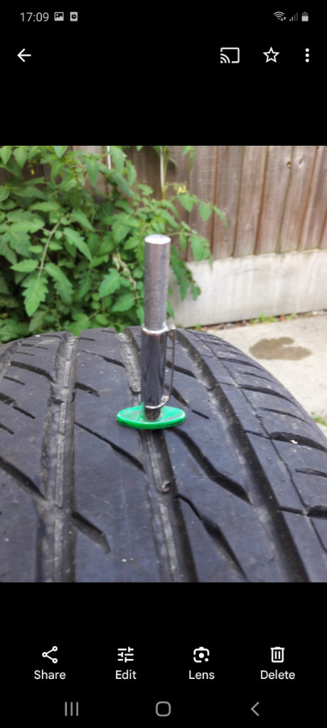  1×  215/55/17 in good condition