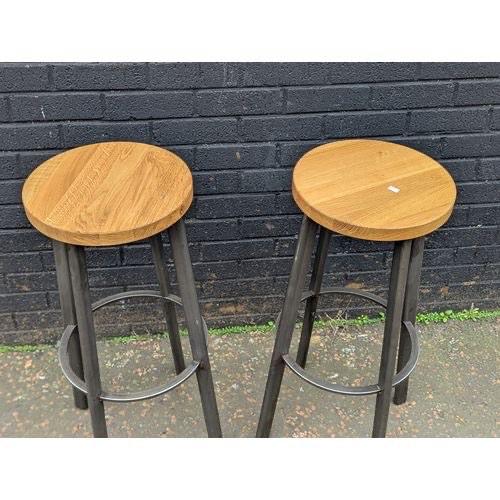 2x Bar Stools 