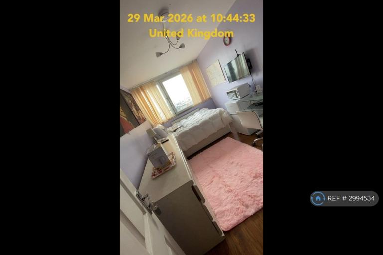 1 bedroom in Burwash House, London, SE1 (#2994534)