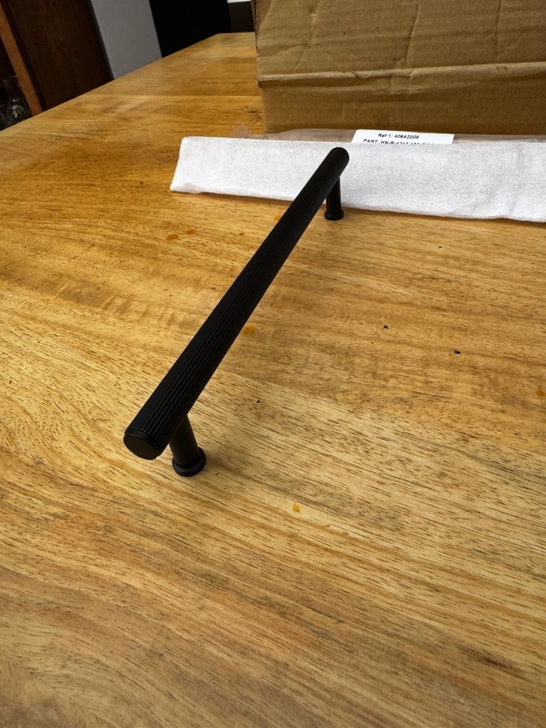 Kitchen door & drawer handle