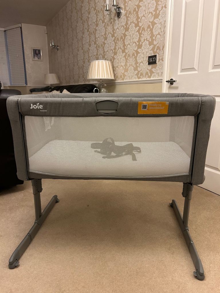 Joie Roomie next to me crib 