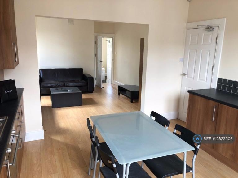 1 bedroom flat in Machon Bank, Sheffield, S7 (1 bed) (#2823502)