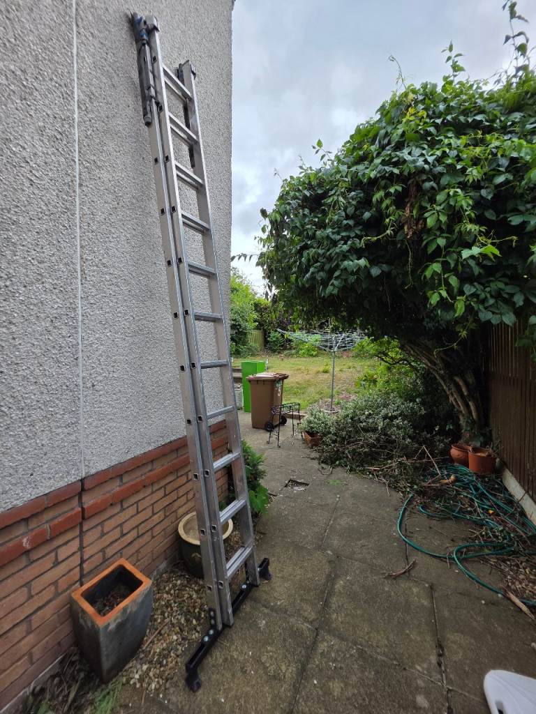 666cm Wickes Extendable Ladder – Good Condition, Lightweight
