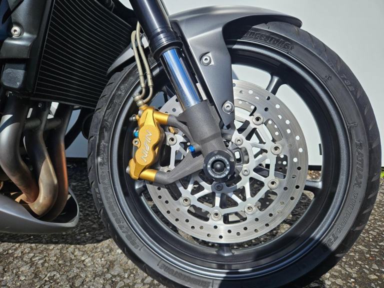 Triumph Street Triple R 675 abs in outstanding condition