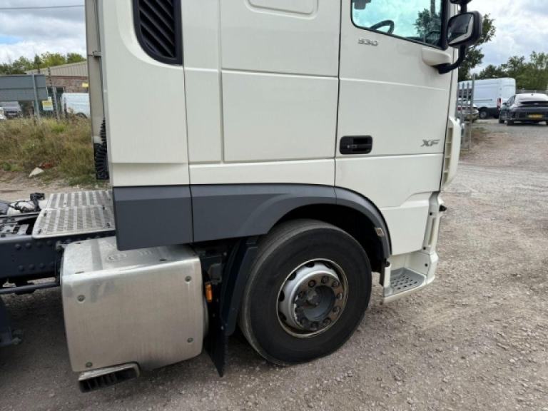 DAF XF 530 6x2 MID LIFT SLEEPER CAB TRACTOR UNIT