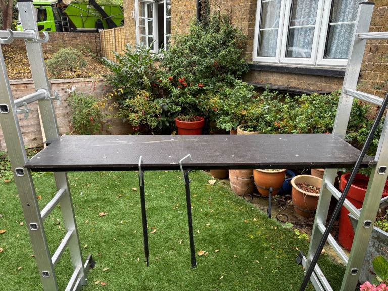 Aluminium Ladder with Platform – Good Condition