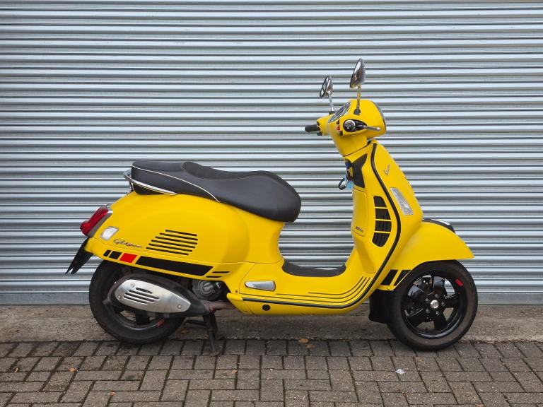 Piaggio Vespa GTS 300 Super
