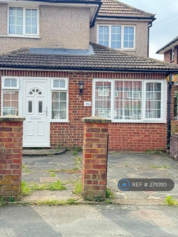 image for 2 bedroom flat in Homestead Way, New Addington, Croydon, CR0 (2 bed) (#2710110)