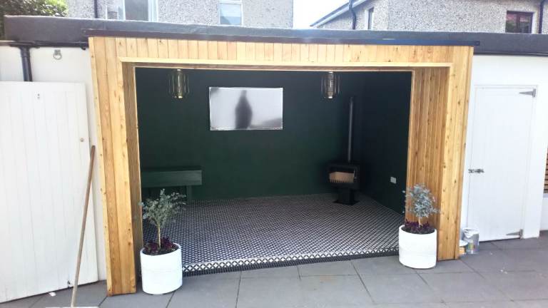 BUILDING & JOINERY/ ROOFING/PITCHED/ FLAT  ROOFS  / FULLY INSURED/