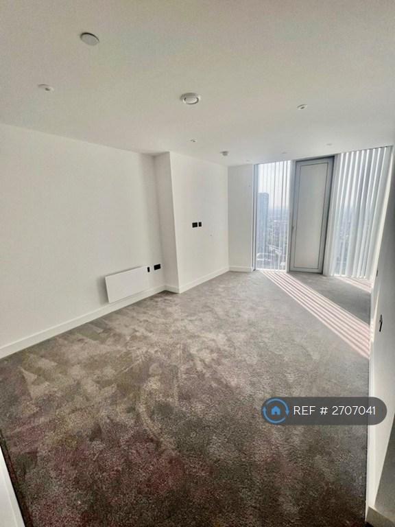 2 bedroom flat in Trinity Way, Salford, M3 (2 bed) (#2707041)