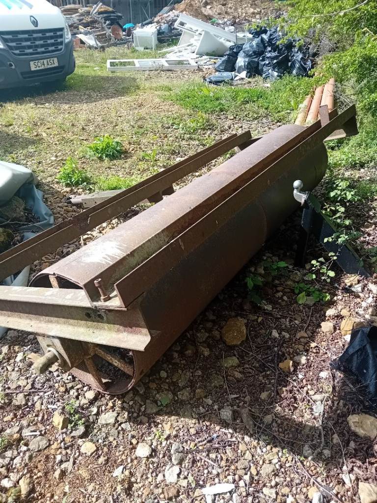 Old Tractor Roller,Not being used.Works ok.Buyer collects.Cash only on Coleection
