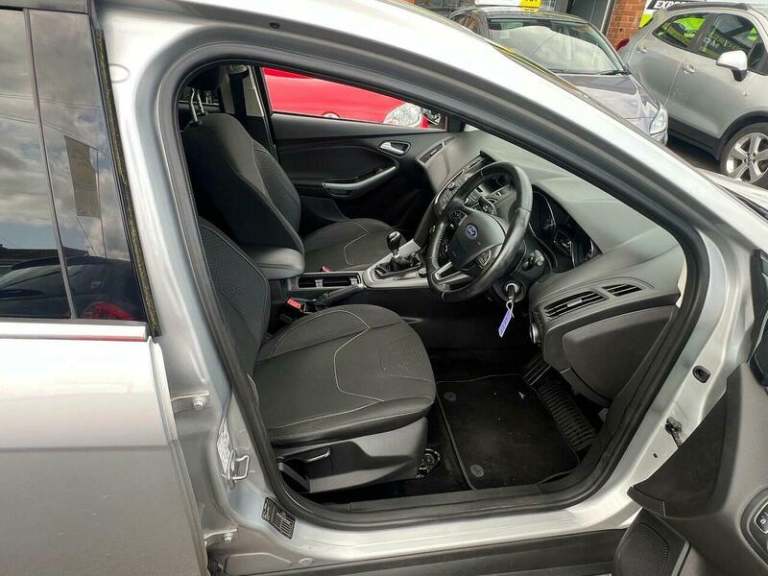 2016 Ford Focus 1.0T EcoBoost Zetec Euro 6 (s/s) 5dr HATCHBACK Petrol Manual