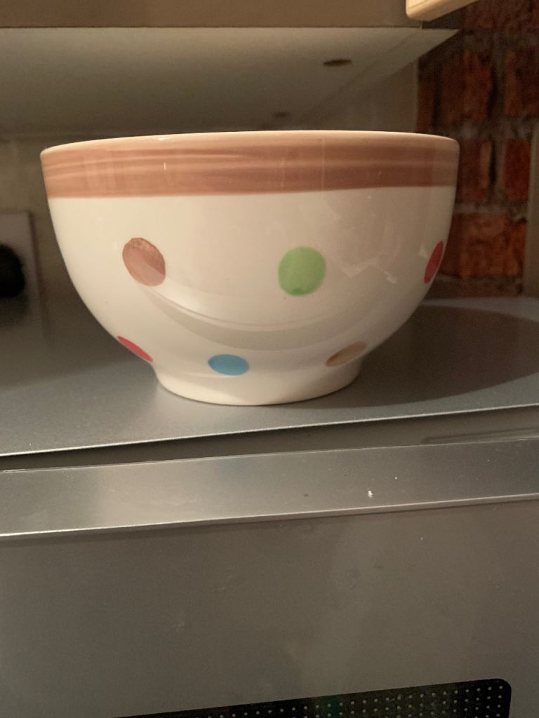 Spotty bowl White with brown trim